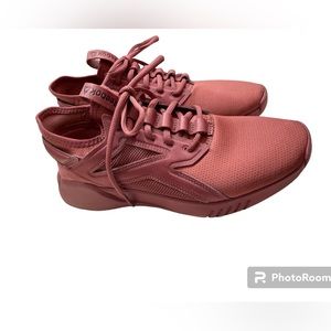 Reebok Women’s Freestyle Motion LO Cross Trainer Shoe, size 7.5